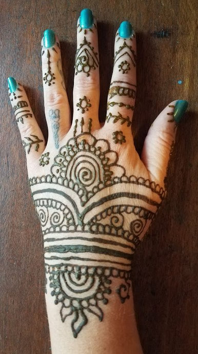 flower on hand henna design 1