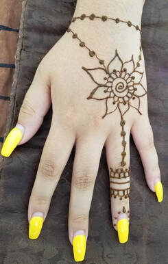 flower on hand henna design